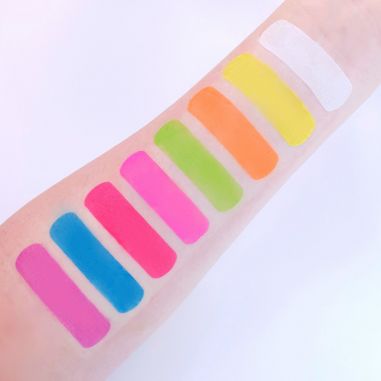 Peinture Fluorescente Corps et Visage Peinture Fluorescente Corps et Visage