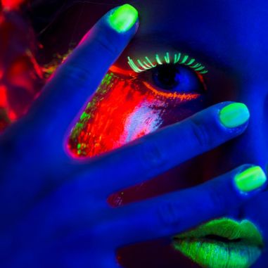 Vernis violet phosphorescent