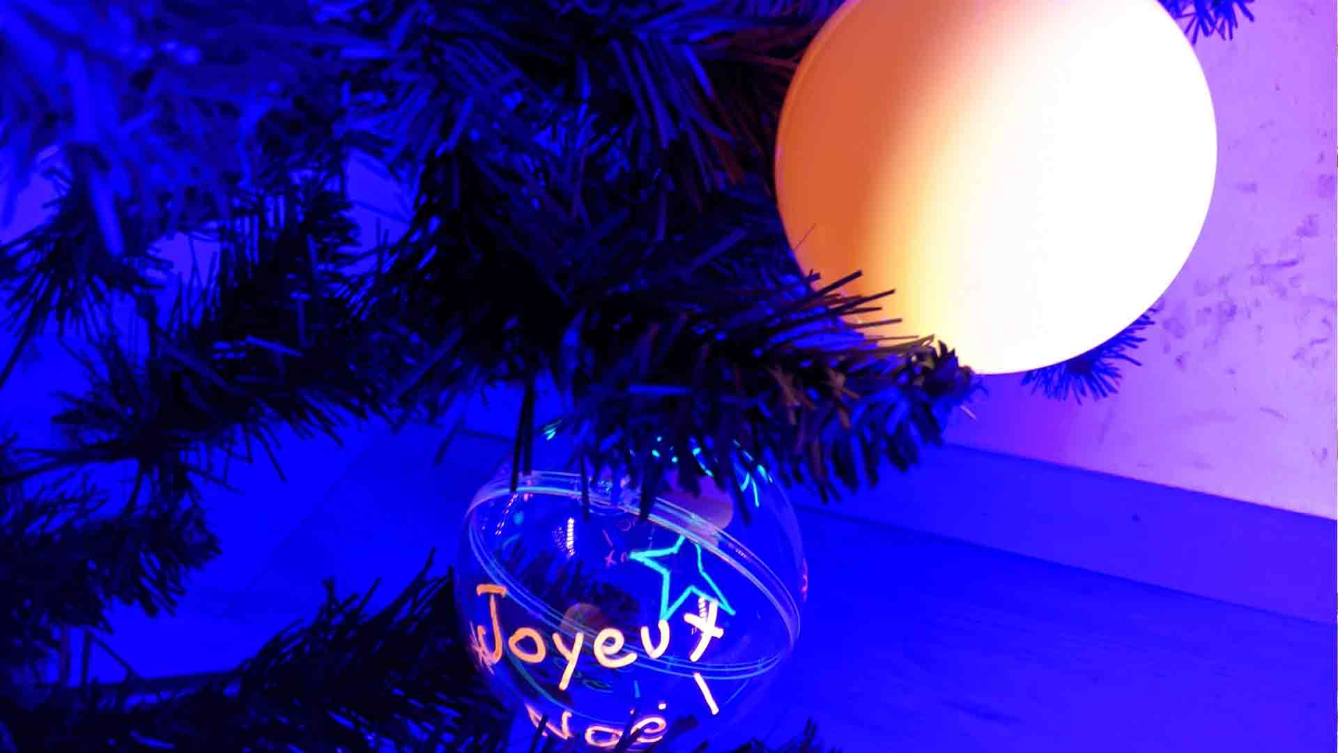 Boule de Noël Fluo