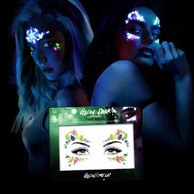 Maquillage fluorescent pour Halloween 2022 : idées géniales pour briller  dans le noir comme une star !