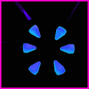 stick maquillage fluo