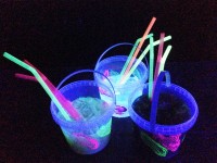 Une Full Moon Party fluo pour un enterrement de vie de garçon 