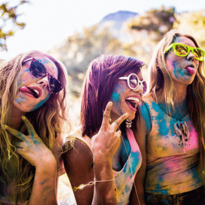 Poudre Holi colorées pour vos enterrements de vie de jeune fille