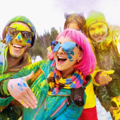 Ein Holi-Event im Schnee organisieren