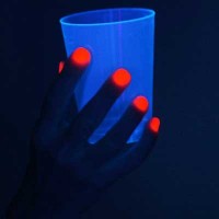 Du fluo dans les boissons et les aliments